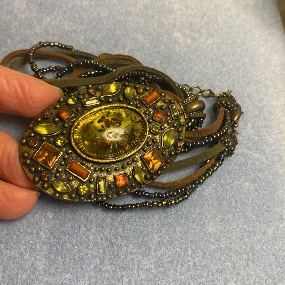 Vintage medallion Necklace - Picture 4 of 4